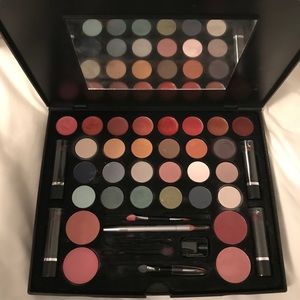 Makeup palette